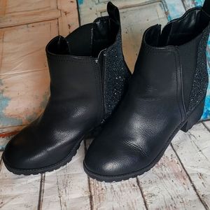 Girls sz 4 black boots